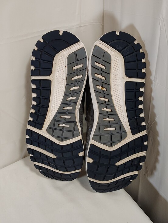 Athletic_Shoes